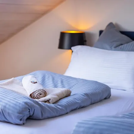 Stylish Loft With Balcony, Quiet And Spacious Apartman Unterschleißheim