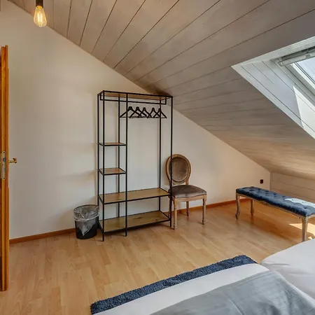 Stylish Loft With Balcony, Quiet And Spacious Lägenhet
